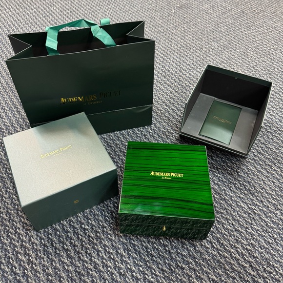 Audemars Piguet Green and Gold Box Set - Picture 1 of 6